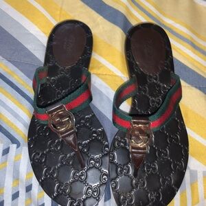 Brown gently used Gucci gg sandals